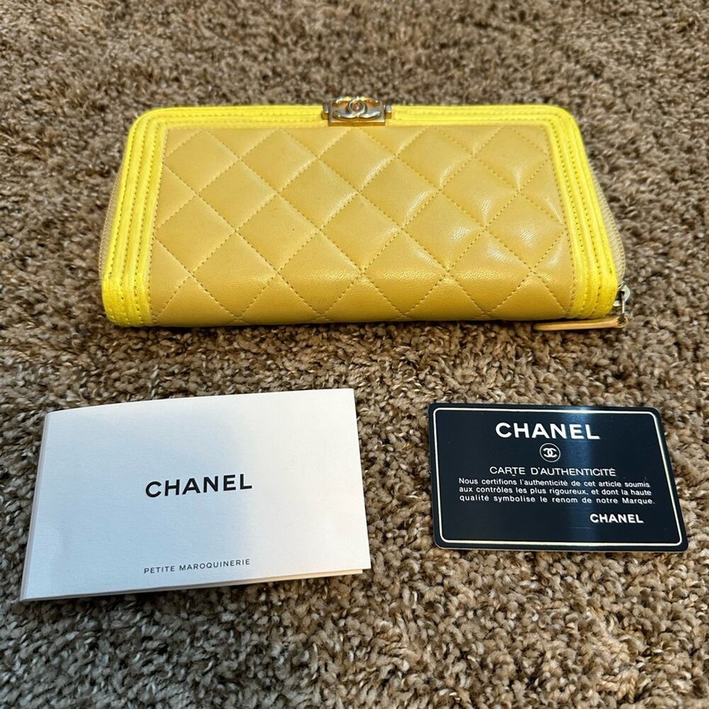 Chanel Yellow leather wallet, used - Picture 3 of 12